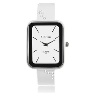 Orologio al quarzo bianco con quadrante quadrato e strass scintillanti sul cinturino