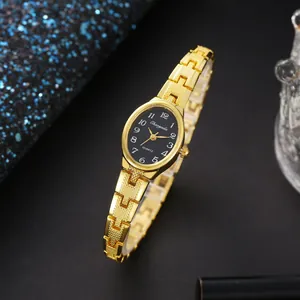 Elegante orologio da polso dorato da donna con quadrante nero ovale e cinturino a catena