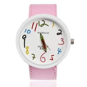 Orologio carino con cinturino in pelle rosa, quadrante bianco e lancette a forma di matita