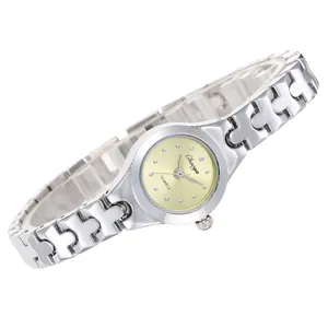 Elegante zilverkleurige horloge-armband met ronde champagne wijzerplaat en schakels
