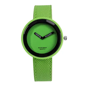 Orologio al quarzo verde minimalista con quadrante grande e cinturino in tessuto