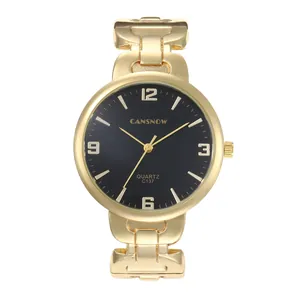 Elegant gouden damesarmbandhorloge met een contrasterende zwarte ronde wijzerplaat design
