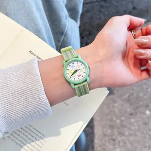 Levendig groen waterdicht kinderhorloge met siliconen band met ruitpatroon voor kids