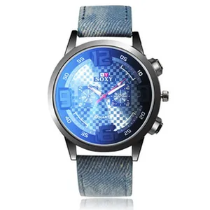 Vista dettagliata dell'orologio al quarzo SOXY con quadrante grande e cinturino in denim blu