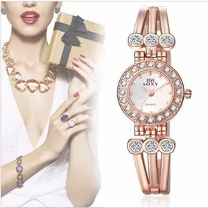 Roségoldene Damen-Quarzuhr mit funkelnden Strasssteinen und Schmuckarmband