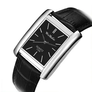 Primo piano orologio al quarzo quadrato Womage uomo con cinturino in pelle nera e cassa argento.