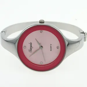 Elegante orologio a bracciale in acciaio argento con quadrante rosa minimalista per donne
