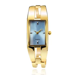 Elegante orologio a bracciale dorato con quadrante rettangolare blu e oro lucido