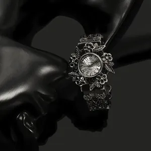Elegante vintage gravierte silberne Metall-Armbanduhr für Damen von der Marke XinHua