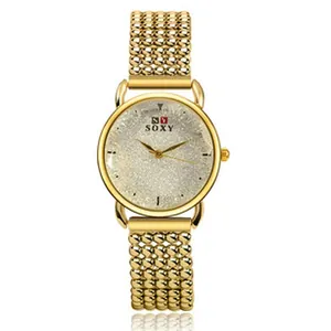 Elegante goldene Quarz-Herrenuhr mit glitzerndem Zifferblatt und Metallgeflechtband