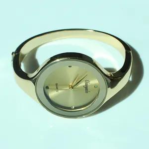 Elegante orologio a bracciale da donna dorato con quadrante tondo al quarzo minimal
