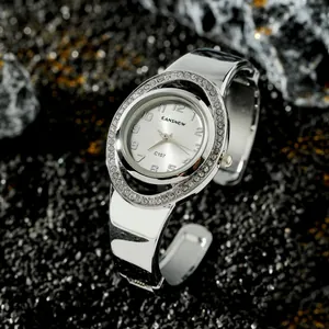 Elegante orologio a bracciale CANSNOW in argento per donna con cassa ovale di strass