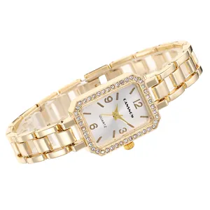 Gedetailleerd overzicht van goudkleurig dameshorloge met diamantbezel en rechthoekig.