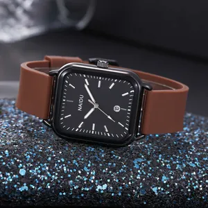 Elegante orologio al quarzo rettangolare con cinturino in silicone marrone