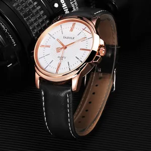 Primer plano del reloj de cuarzo Yazole para hombre con caja de oro rosa y correa negra