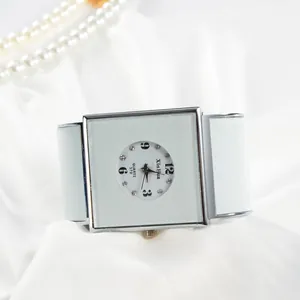 Elegante orologio a polsino quadrato da donna con quadrante bianco e cristalli su seta