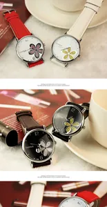 Orologio al quarzo da donna elegante con quadrante a quadrifoglio e pelle