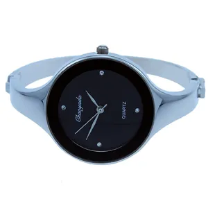 Elegante orologio a bracciale in quarzo argento per donna con quadrante nero minimalista