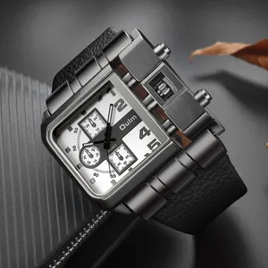 Vista dettagliata dell'orologio militare Oulm con cassa quadrata e cinturino in pelle nera