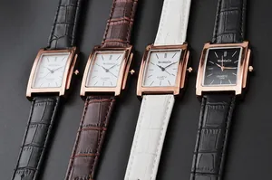 Collezione di orologi al quarzo quadrati classici WoMaGe con cinturini in pelle coccodrillo.