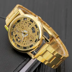 Luxuriöse goldene Skelett-Quarzuhr für Herren mit römischen Ziffern und Metallband