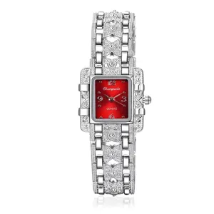 Orologio da donna quadrato in stile romano con quadrante rosso e cinturino in acciaio.