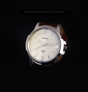 Dettaglio macro dell'orologio business Yazole con quadrante argentato minimalista e movimento al quarzo