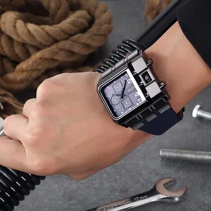 Dettaglio dell'orologio militare Oulm da uomo con quadrante quadrato e cinturino blu