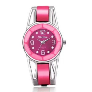 Elegante orologio a bracciale rosa XinHua con finiture argento e quarzo