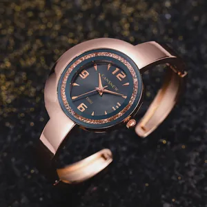 Dettaglio dell'orologio a bracciale CANSNOW oro rosa con quadrante a mezzaluna
