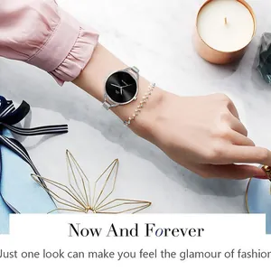 Orologio da donna alla moda con grande quadrante nero ed elegante cinturino in maglia
