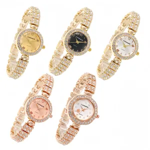 Vista dettagliata di orologi al quarzo di lusso per donna con strass in cinque colori eleganti