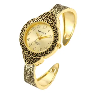 Vista dettagliata dell'orologio a bracciale dorato vintage CANSNOW con trame intrecciate