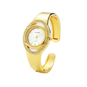 Vista dettagliata dell'orologio rigido dorato CANSNOW con quadrante ovale e cristalli
