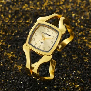 Damen Mode Verdrehtes Armband Armreif-Uhr Quadratisches Kleines Zifferblatt Quarz Armbanduhr Elegante Legierung Metall Schmuck Uhr für Frauen