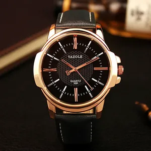 Vista detallada de un reloj de cuarzo Yazole para hombre con esfera negra en nido de abeja