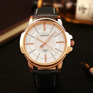 Primer plano detallado del reloj de cuarzo Yazole para hombre en oro rosa con esfera blanca