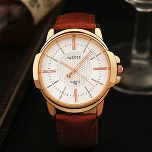 Primer plano del reloj de cuarzo Yazole para hombre con esfera blanca y oro rosa