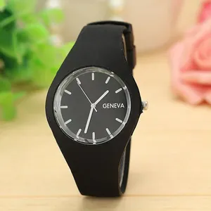 Minimalistische schwarze Geneva-Silikonuhr mit ultradünnem Armband für Mode-Studenten