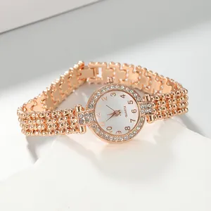 Detailansicht der Roségold-Quarzuhr mit Strass-Lünette und elegantem Armband.