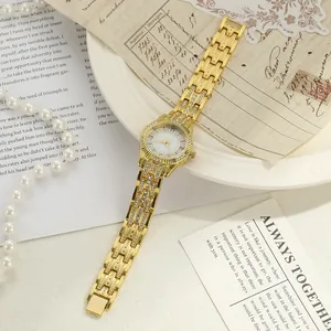 Montre à quartz dorée pour femme avec strass complets et chiffres romains