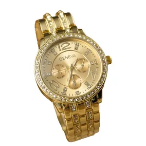 Orologio al quarzo color oro di lusso con lunetta in strass e bracciale a maglie in cristallo