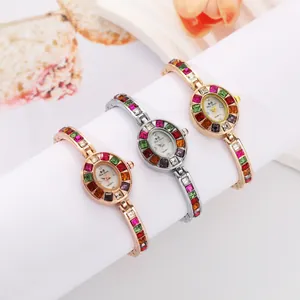 Montre à Quartz Femme Mode Ornée de Strass Colorés Bracelet en Alliage Élégante Tendance Luxe Bijoux Pour Dames