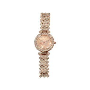 Roségouden dameshorloge met strass-bezel en een wijzerplaat met vlinderontwerp