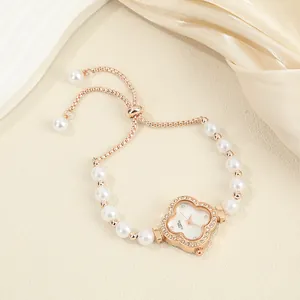 Elegant clover-shaped quartz watch for women with pearl bracelet and shiny rhinestones