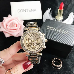 Luxe goudkleurig dameshorloge met strass-bezel en multifunctionele wijzerplaten.