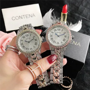 Gedetailleerde weergave van luxe horloges met diamanten en roestvrijstalen banden.