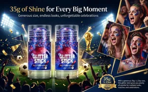 Detailansicht des 35g blauen Glitzerstifts für Gesicht und Haar im Fußballstadion