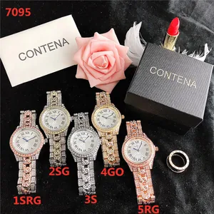 Collectie van vijf luxe horloges van staal met strass in goud en zilver finish