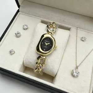 Montre femme élégante dorée avec bracelet chaîne et parure de bijoux en cristal